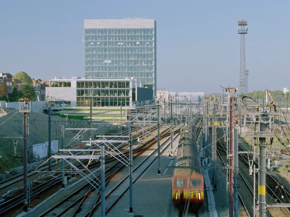 9806-beeld 1